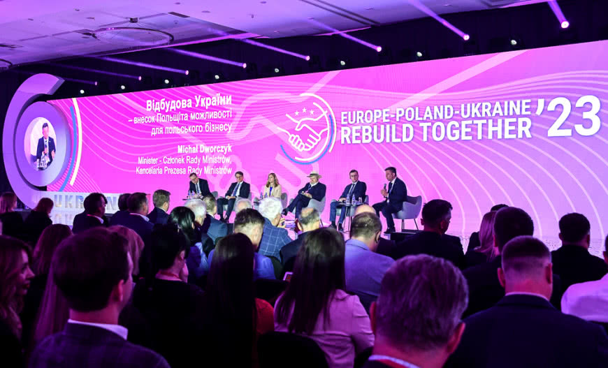„Rebuild Ukraine” – FAKRO w Warszawie i Lwowie